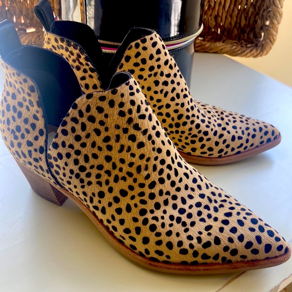 ‼️ Dolce Vita calf hair booties‼️